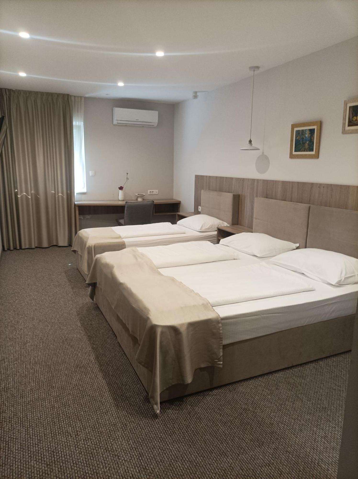 Storia Motel 3*