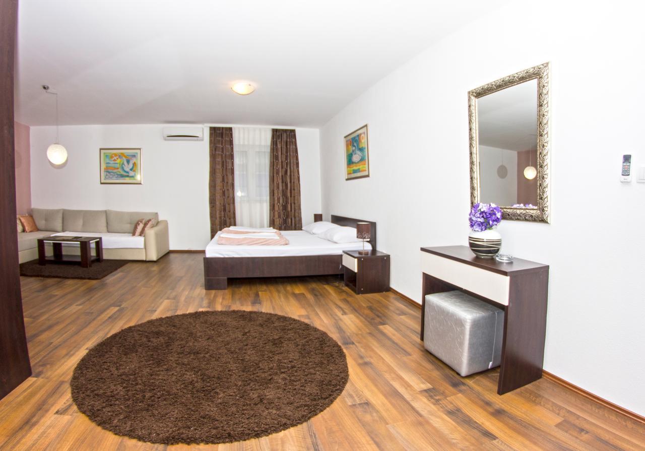 Storia Motel 3*